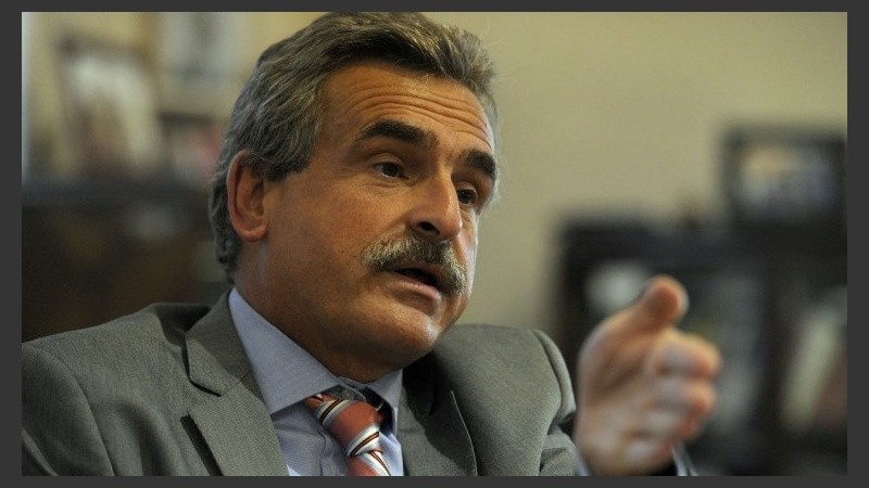 Tras el escándalo, el ministro Rossi pasó a retiro al director de Arsenales del Ejército, coronel Hugo Víctor Meola. 