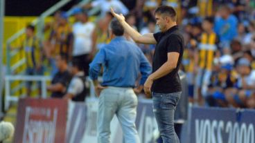 Coudet vivió el partido con todo.