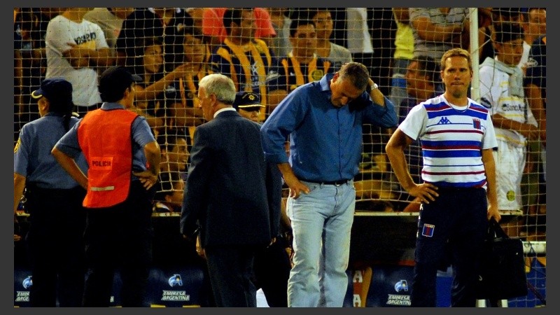 La agresión a Alfaro pudo haber dejado trunco el partido. 