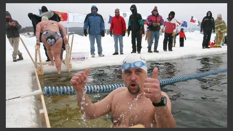 ¡Unos locos! Arrancó el campeonato de nado de invierno al aire libre en Estados Unidos.