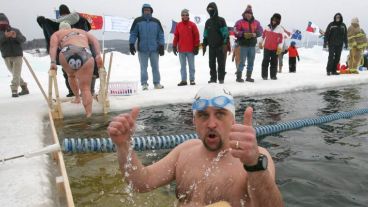 ¡Unos locos! Arrancó el campeonato de nado de invierno al aire libre en Estados Unidos.