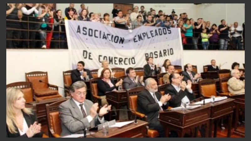 Los empleados de comercio pedirán en el Concejo que Rosario adhiera a la norma provincial.