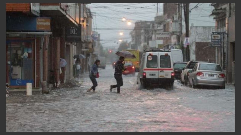 Calles anegadas en Santa Fe.