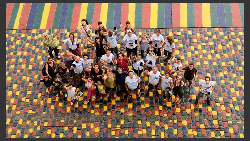Los voluntarios felices de participar de la iniciativa en homenaje a Quinquela Martín.