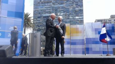 El gobernador saludó a Tabaré Vázquez