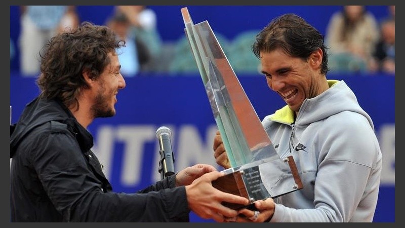 Mónaco entregó el premio al ganador.