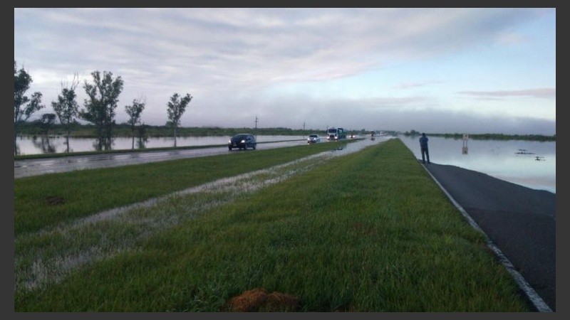 El corte a la altura del kilómetro 103 de la autopista a Santa Fe.
