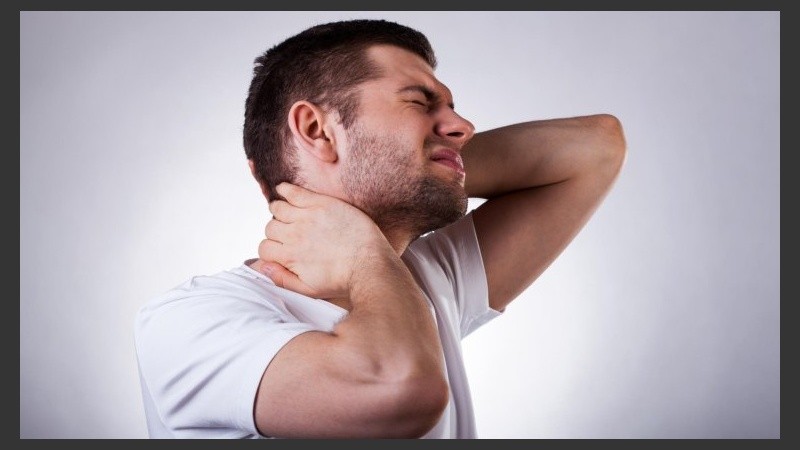 La tortícolis suele afectar más a quienes tienen entre 30 y 60 años.