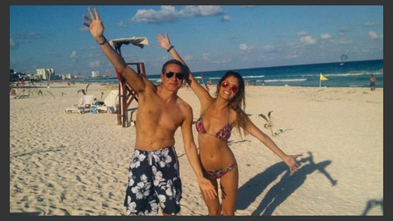 La foto que la modelo se tomó con Nisman en Cancún. 