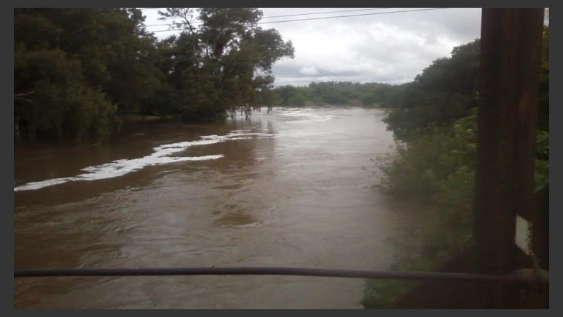 El río Carcarañá creció en forma considerable.