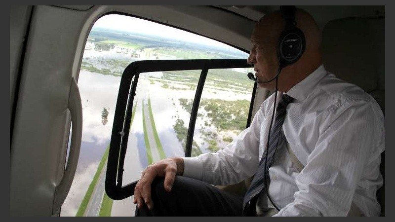 El gobernador sobrevoló las zonas afectadas.