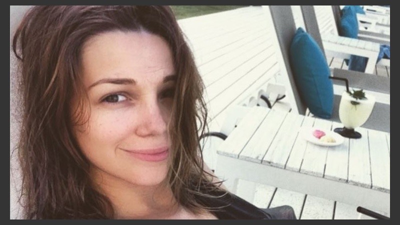 La pareja de El Salmón, con tono relajado, y al natural.