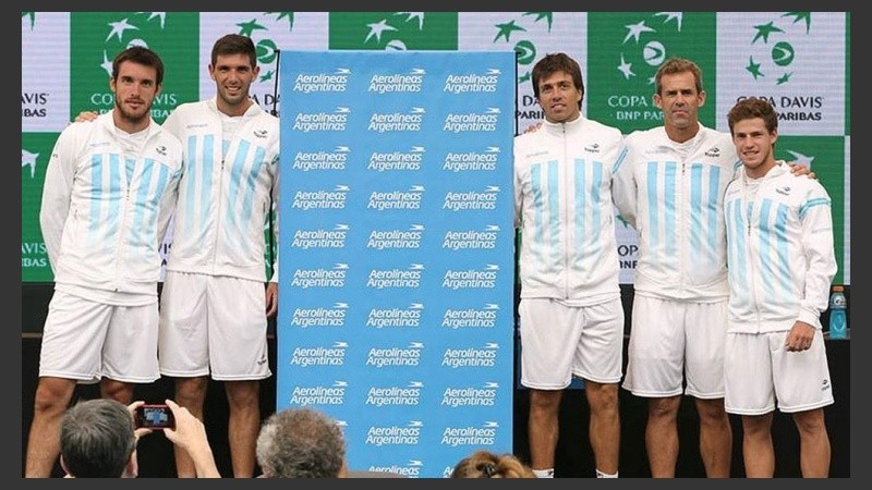 El equipo argentino en el sorteo. 