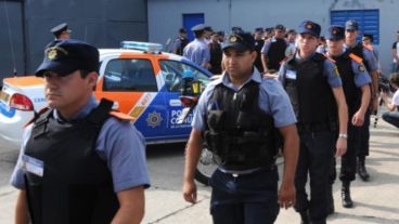 Los efectivos desplegados en Ludueña.