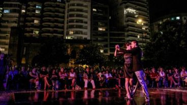 Noche de mujeres en el Ciclo de Verano de La Casa del Tango a las 20. Presentación del show Bravas y milonga con los DJ Mariana Lema y Juan Capriotti. Gratis.