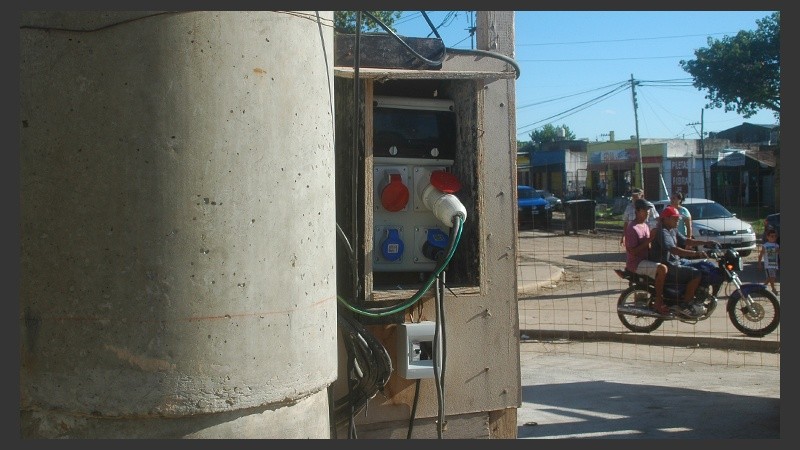 Tomas de corriente para el trabajo diario de los obreros dentro de la estación