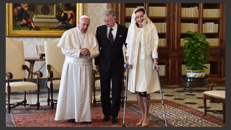 El papa Francisco junto a los reyes Felipe y Matilde de Bélgica.