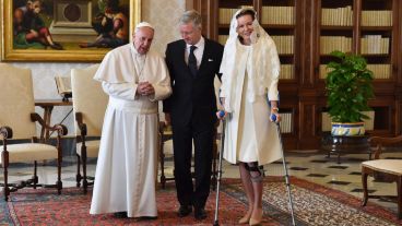El papa Francisco junto a los reyes Felipe y Matilde de Bélgica.