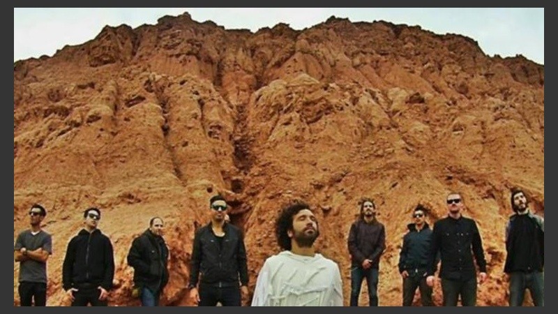 A las 17, los Dubies cierran temporada de reggae al lado del río en Natural Mystic. Gratis.