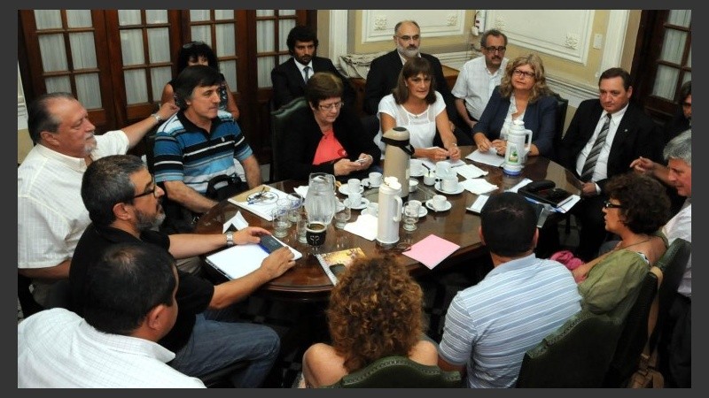 La reunión con docentes se desarrolló en la ciudad de Santa Fe.