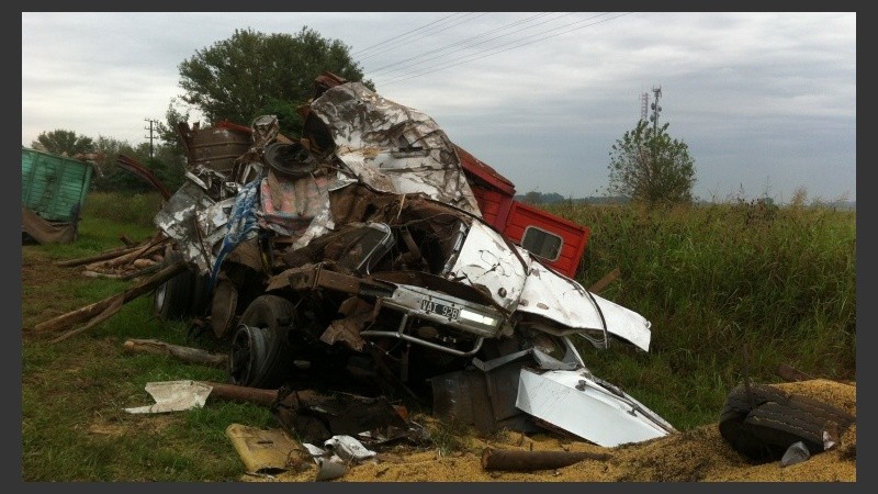 Impresionantes imágenes del accidente en Pujato. 