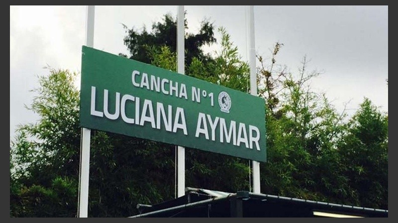La entidad puso el nombre de la jugadora a su cancha principal.