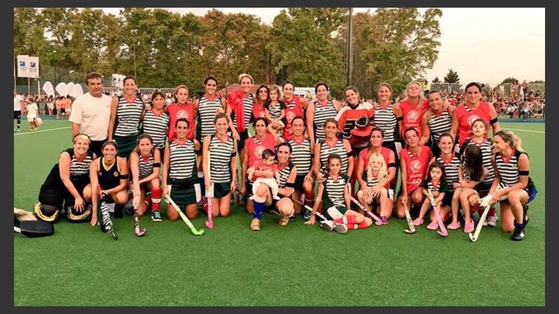 Luciana Aymar estuvo rodeada de amigos y ex compañeras.