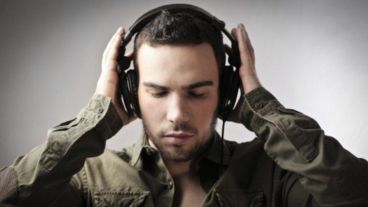 Escuchar música provoca varios cambios neuronales y fisiológicos.
