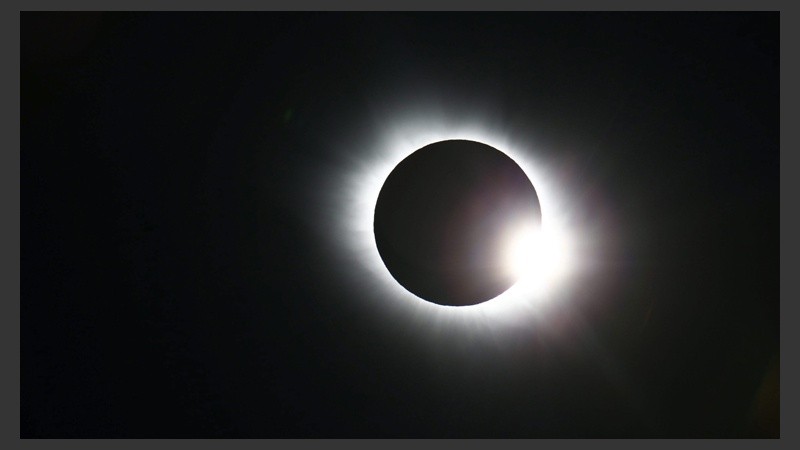  Vista del eclipse solar total tomada desde Svalbard (Noruega). 