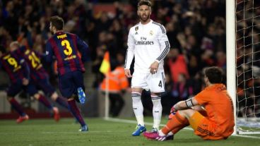 Ramos y Casillas sufren el primer gol en la mitad inicial.