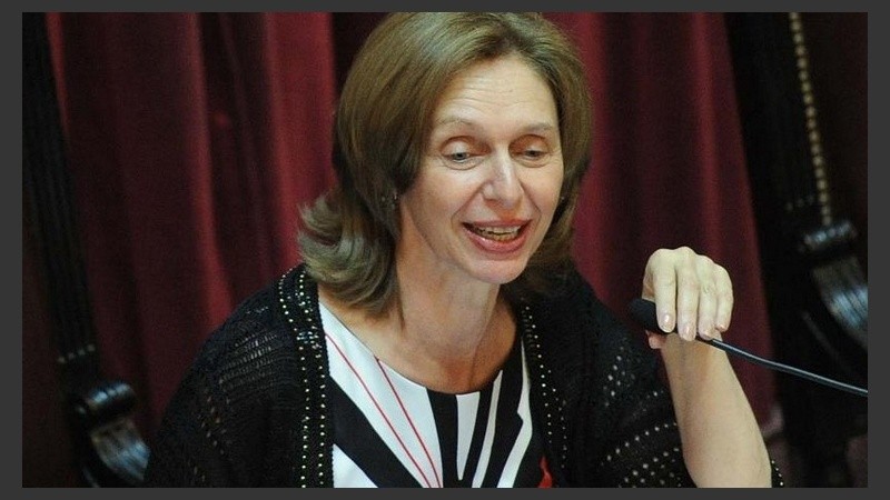 La senadora asumió que se equivocó.