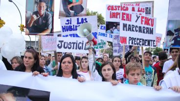 Familiares y amigos de Facu y Emi pidieron justicia por las calles de zona sur.