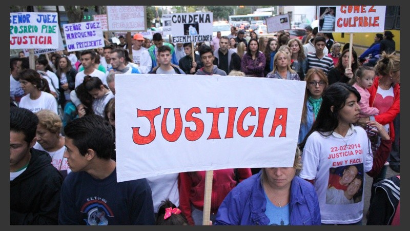 El 6 de abril comenzará el juicio. Los familiares acusan al conductor del vehículo que trasladaba a las víctimas.