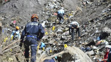 Continúan las tareas de rescate e investigación en los Alpes franceses, lugar donde cayó el avión de la compañía aérea Germanwings.