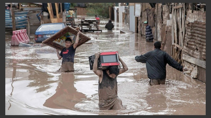 Fuertes lluvias en el norte de Chile provocaron desbordes de ríos y aluviones. Ya son 9 los muertos y hay más de 19 desaparecidos.