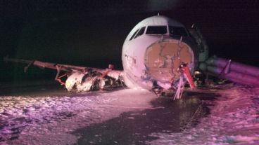 El aparato de Air Canada, complicado por la nieve.