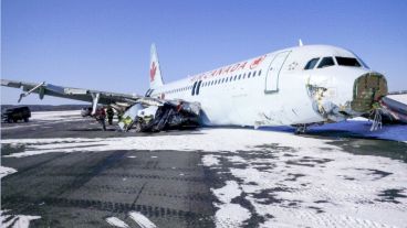 El aparato de Air Canada, complicado por la nieve.