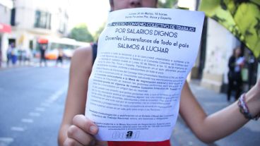 Coad reclama a la UNR un bono que compense los gastos del trabajo online.