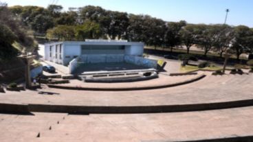 El escenario ubicado en el Parque Urquiza se inauguró en 1971.