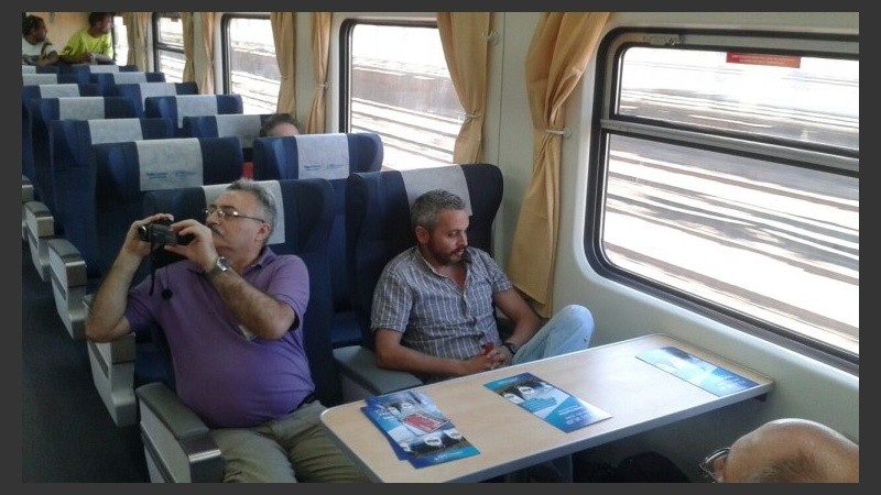 El interior del tren, en su avance hacia Rosario.
