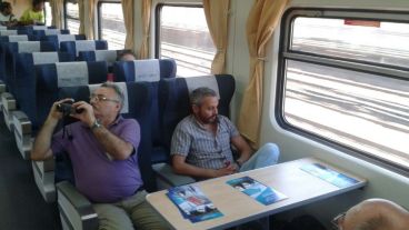 El interior del tren, en su avance hacia Rosario.