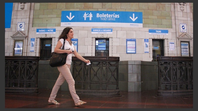 Todo comenzó en la estación de trenes de Retiro. En la foto, la boletería para comprar pasajes para Rosario.