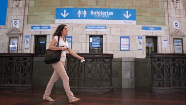 Todo comenzó en la estación de trenes de Retiro. En la foto, la boletería para comprar pasajes para Rosario.