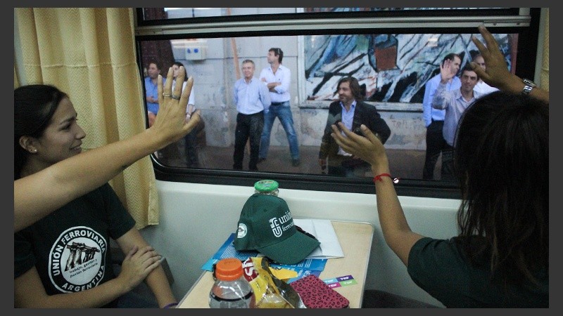 Chau, chau, adiós. Muchos saludos saliendo de Retiro.