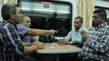 Antes de llegar, un truco entre amigos.