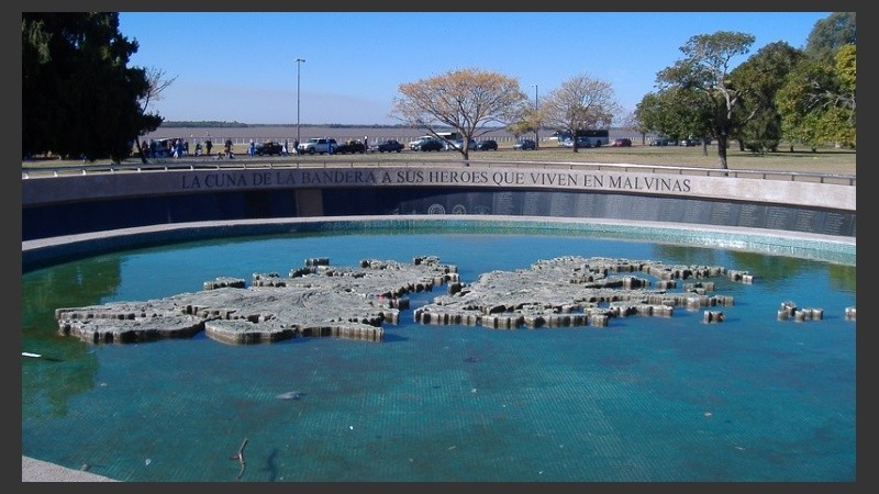 El monumento a los caídos en Malvinas de Rosario.