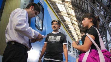 Cortando boletos, último paso antes de subir a la formación.