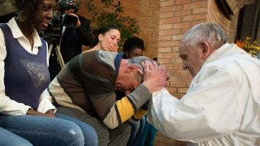 Bergoglio conmovió a todos en la cárcel de Rebibbia.