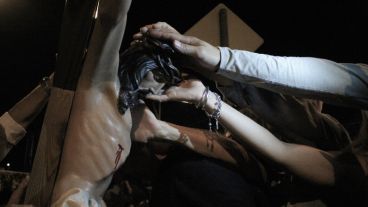 Los fieles demostraron su fe este viernes Santo.