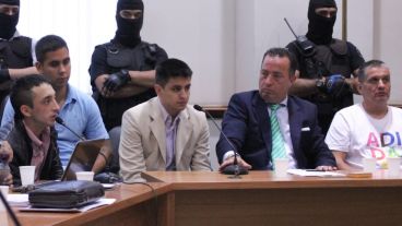 Los cuatro condenados y su abogado pretenden una reducción de la pena.
